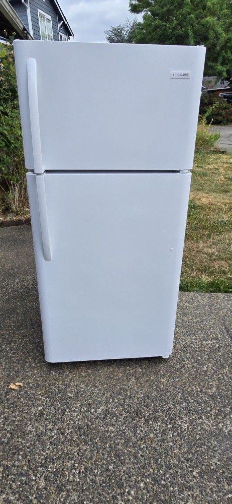 Frigidaire Fridge Size 30w 30d 66h) I Can Help You With Free Delivery Within 10 Miles Distance