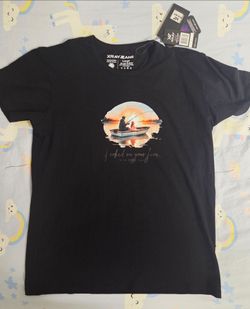 Mens size large shirt new