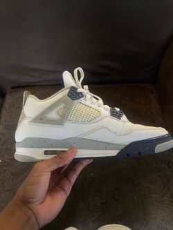 Midnight Navy Jordan 4s