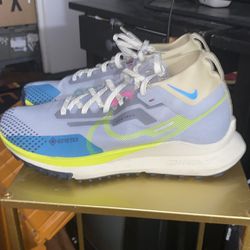 Nike shoes size 9