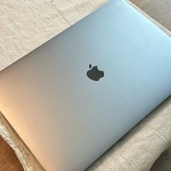 2018 MacBook Pro 15” 500gb