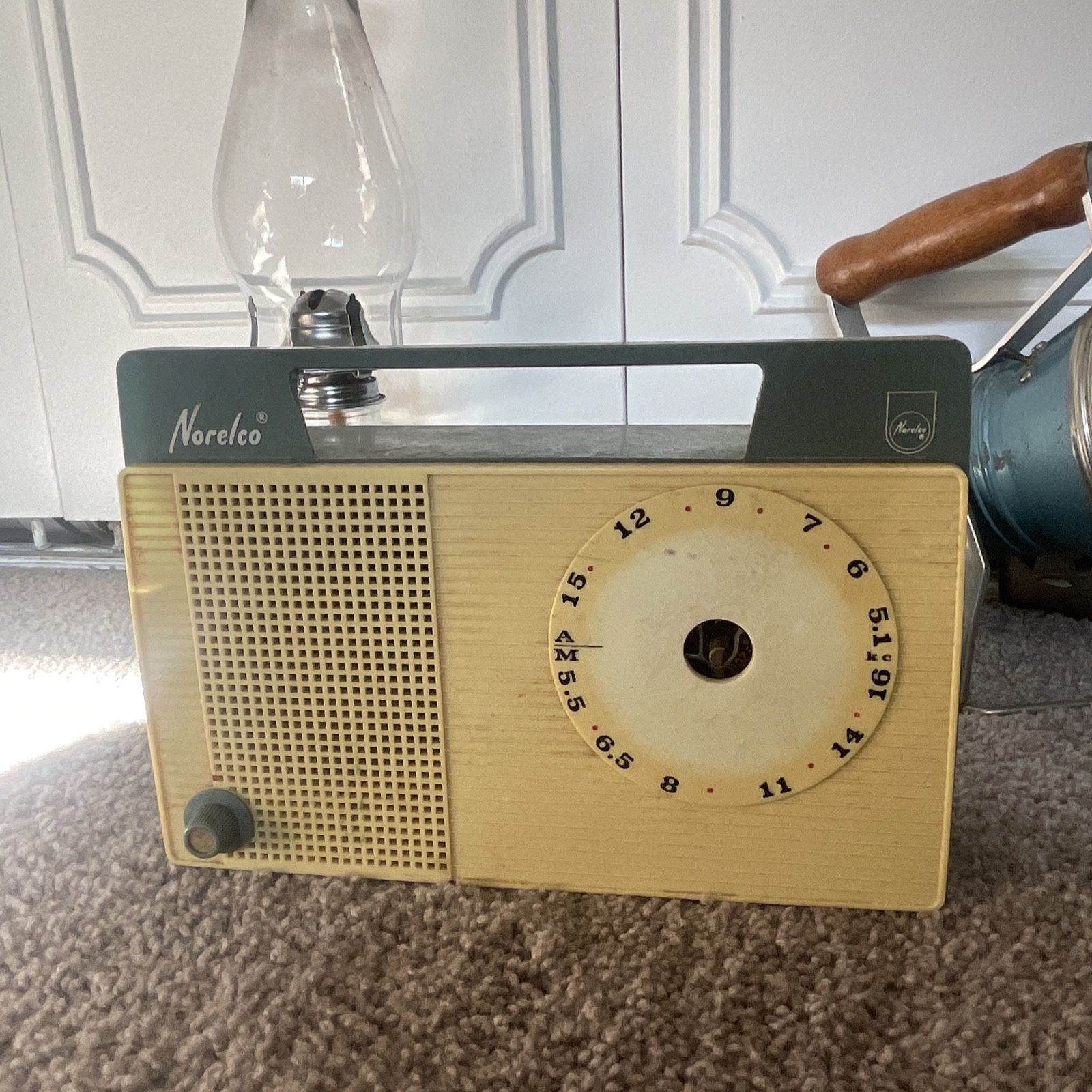VINTAGE PHILIPS NORELCO 22RC 067/44X TROPICALIZED AM TRANSISTOR RADIO