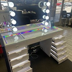 New Model Makeup Vanity Set