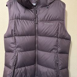 Columbia Women’s Vest. Size # L - XL , $50 Each Firm 