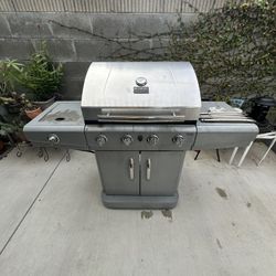 Charbroil BBQ 4 Burner Grill With Side Burner 