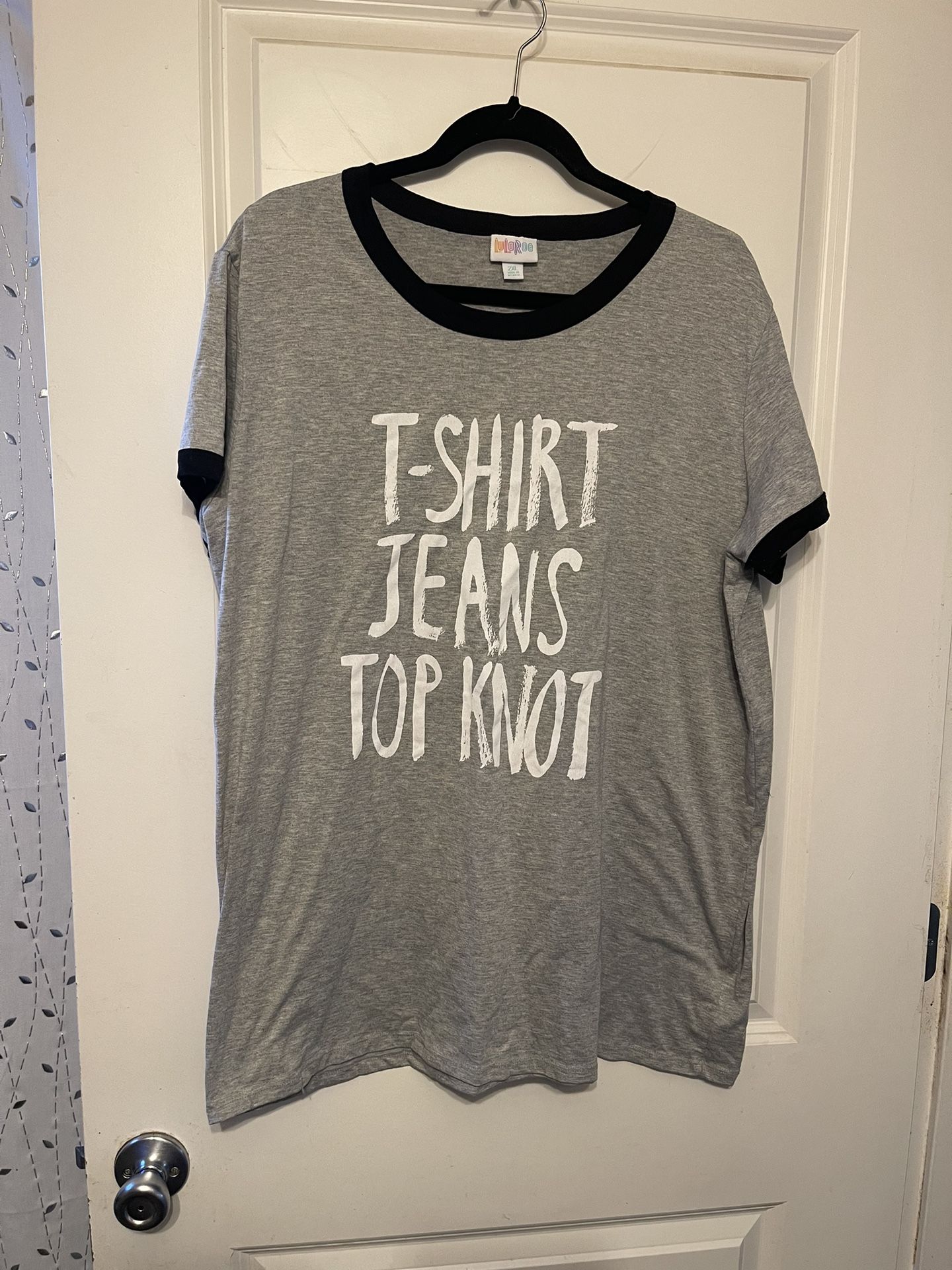 LuLaRoe 2X size. Tshirt jeans top knot. Picked up area Everett. cash only. Sorry I do not ship.