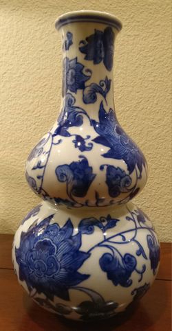 blue and white porcelain double-gourd vase