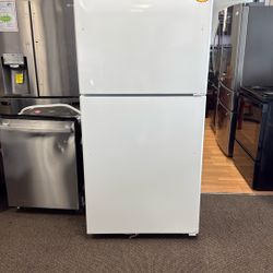 GE Refrigerator Open Box Very New 