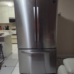Refrigerador 27 cu. ft. Como Nuevo