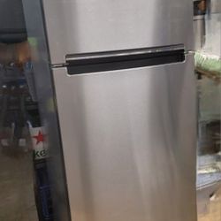 Whirlpool 28 In. 17.64 Cu. Ft. Refrigerator Freezer
