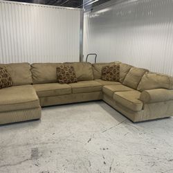 Comfy Sectional Couch 