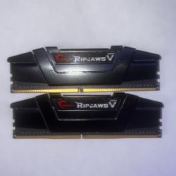 G.SKILL Ripjaws V Series (XMP) DDR4 RAM 16GB (2x8GB) 3200MT/s CL16-18-18-38 1.35V Intel AMD Desktop Computer Memory UDIMM - Black (F4-3200C16D-16GVK