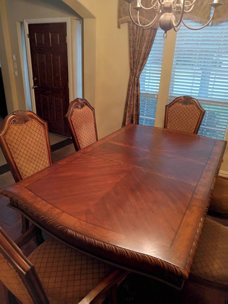 Dining Table and 6 Chairs