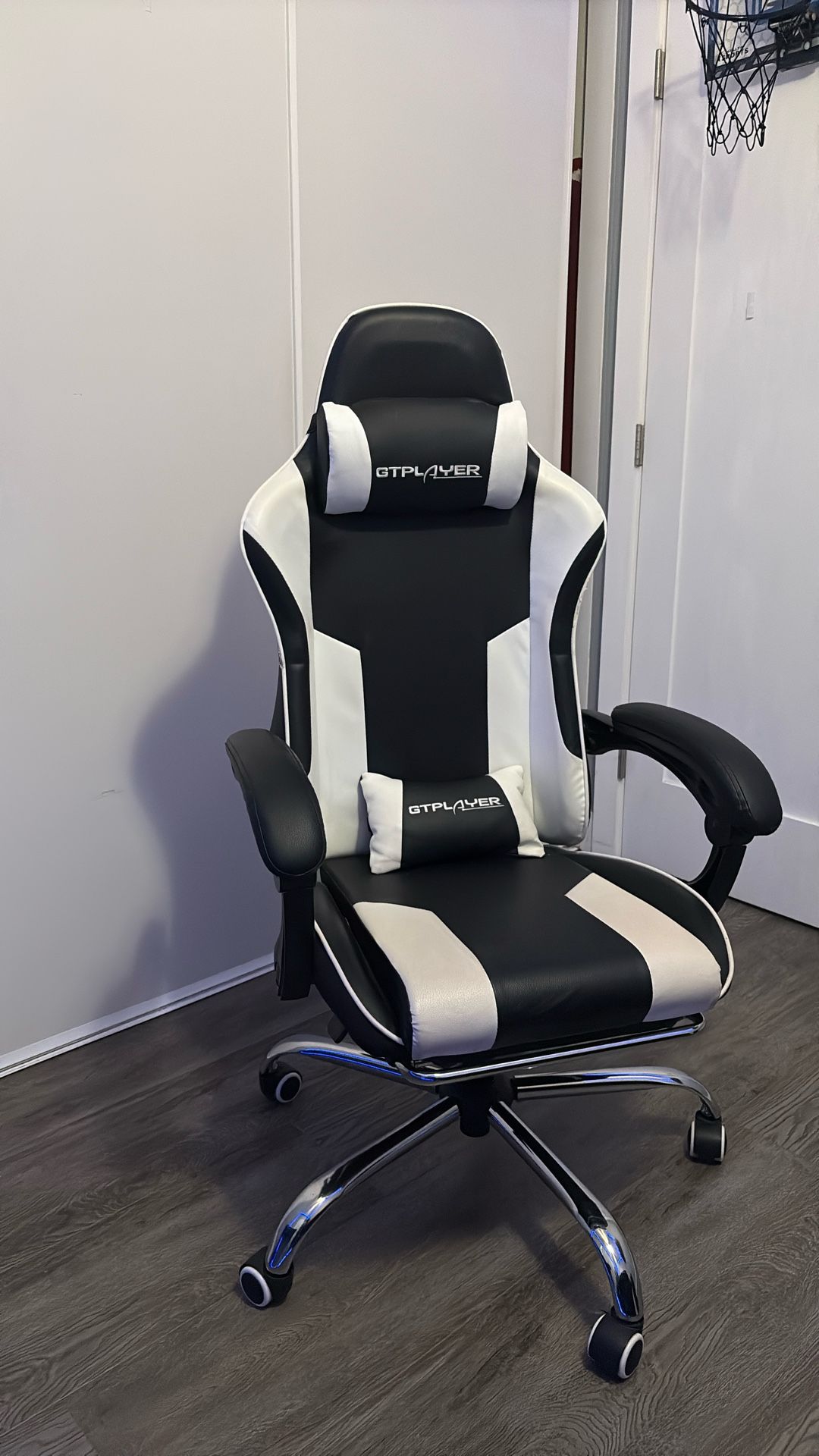 Gaming Chair, Black And White GTPo Player