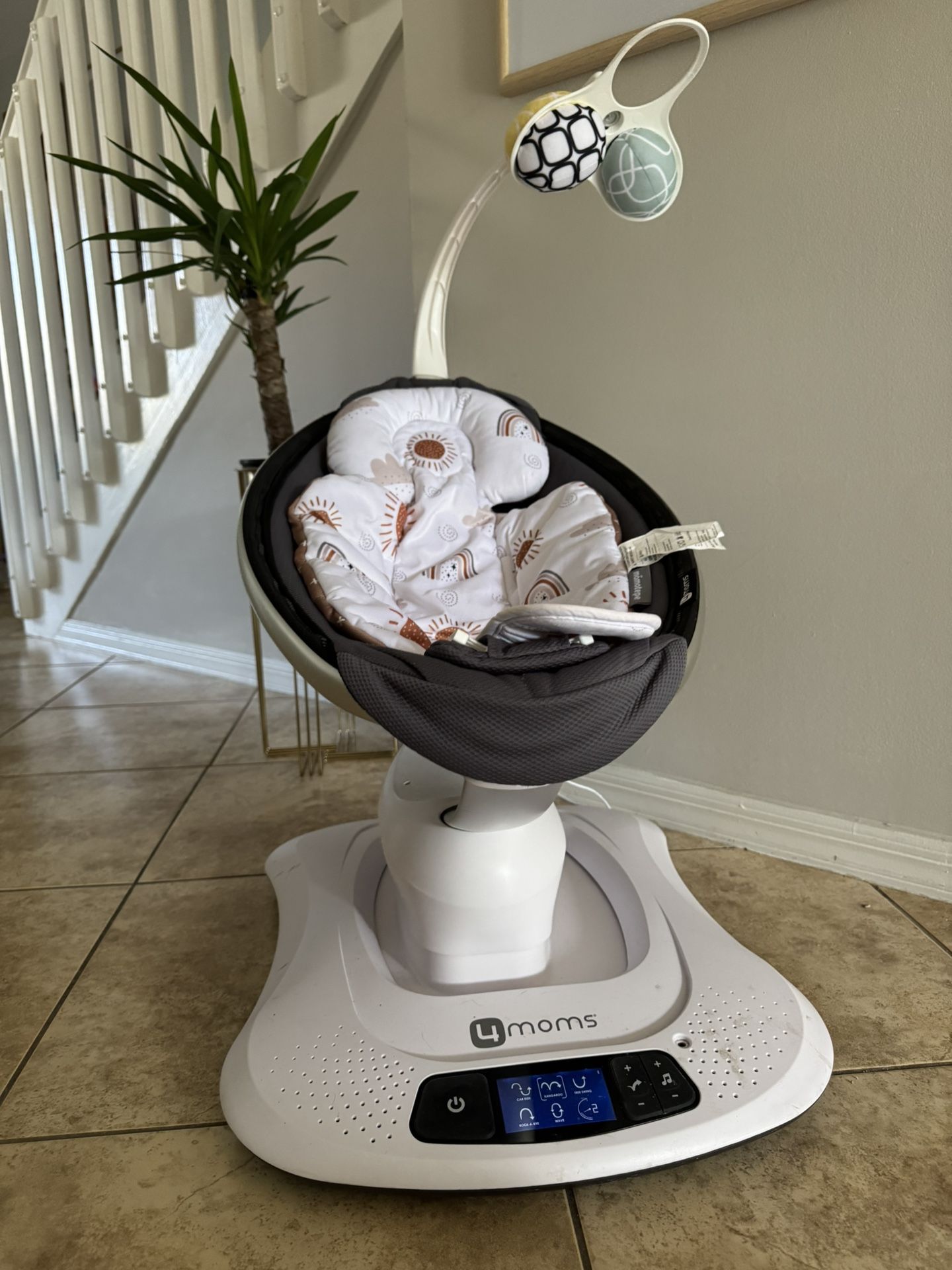 4 Moms Swing
