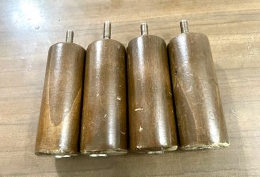 SET OF FURNITURE LEGS