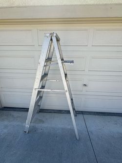 Aluminum 6 ft ladder