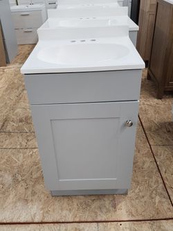 Brand New 18-in Vanity in White with Withe Cultured Marble Top