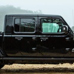 Factory Black Painted Jeep Gladiator Hardtop Trade