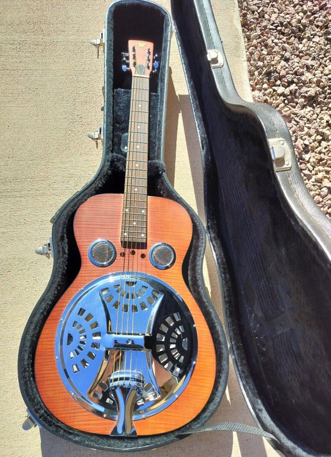 Dobro Hound Dog Deluxe Round Neck Resonator Guitar