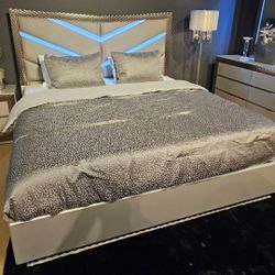 Modern Glam 4 Pc King Bedroom Collection! 
