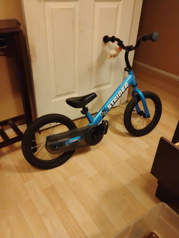 STRIDER 14X CLASSIC KIDS BALANCE BIKE MINT COND.