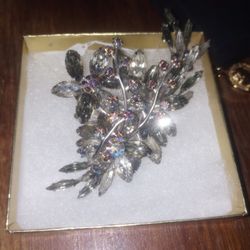 Vintage Brooches , Earrings , Necklace. Great Prices.