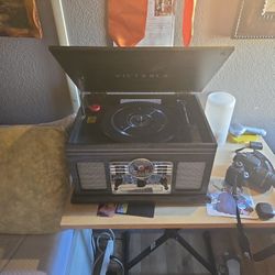 Victrola - Bluetooth Stereo Audio System    TURNTABLE 102017