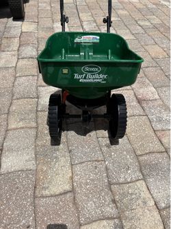 Scott’s Turf Spreader