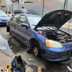 2003 Honda Civic !! PARTOUT!! NO TRANSMISSION 