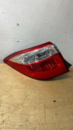 2014 2015 2106 Toyota Corolla driver side taillight