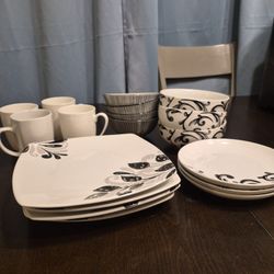 Dish Set Black And White