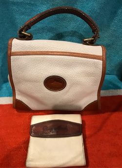 Amazing shape Dooney & Burke purse & wallet I’m amazing condition 9” X 8”