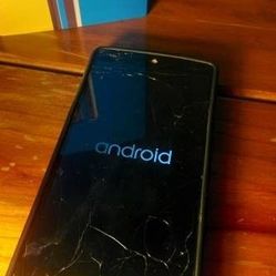 Google Nexus 5, cracked screen.