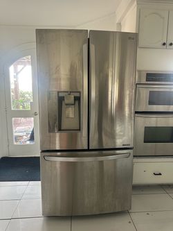 LG refrigerator in good working condition