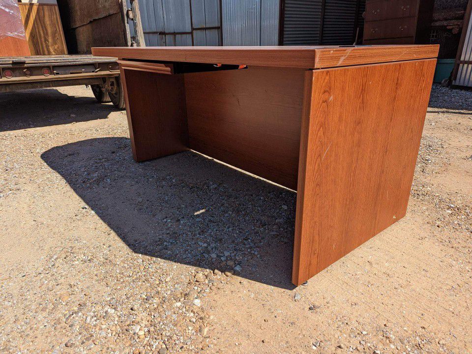 Peninsula Desk With Drawer 