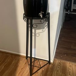 FillTouch Ceramic Crock Water Dispenser, Black, Regular Style, 1 Set, Very Working Condition, Ready For Margaritas Time, Self Service , Metal Stand 