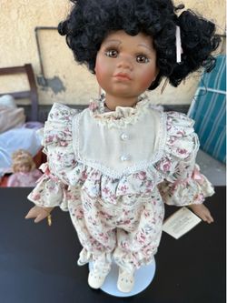 Beauiful doll porcelain with stand