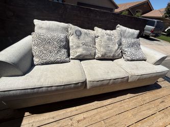 Couch (needs cleaning)