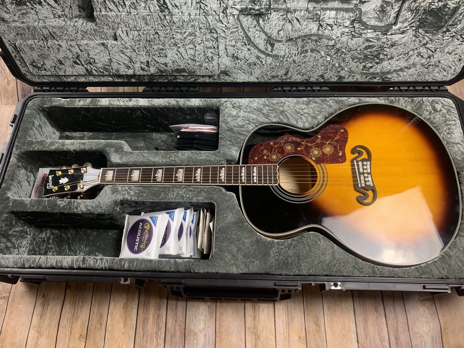 Gibson SJ-200 Acoustic Guitar w/ Flight Case.