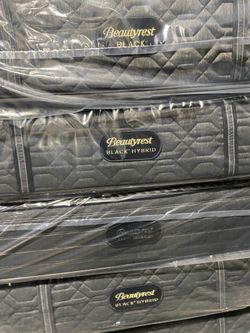 Mattrress Beautyres black hybrid king size brand new