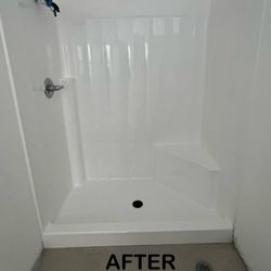 White Bathtub Reglazing