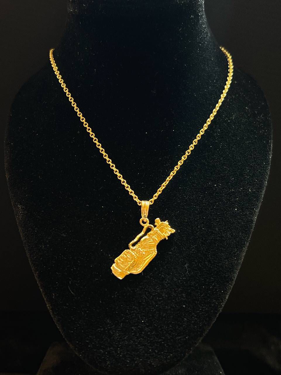 14k yellow gold chain with gold pendant