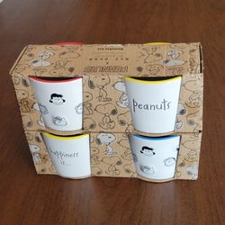 Peanuts Rae Dunn Snoopy Fall 8oz Ramekins Set Of 4 Serving Bowls NEW.
Please see photos for details. New, in original packaging.
Weight 2.5lb plus shi