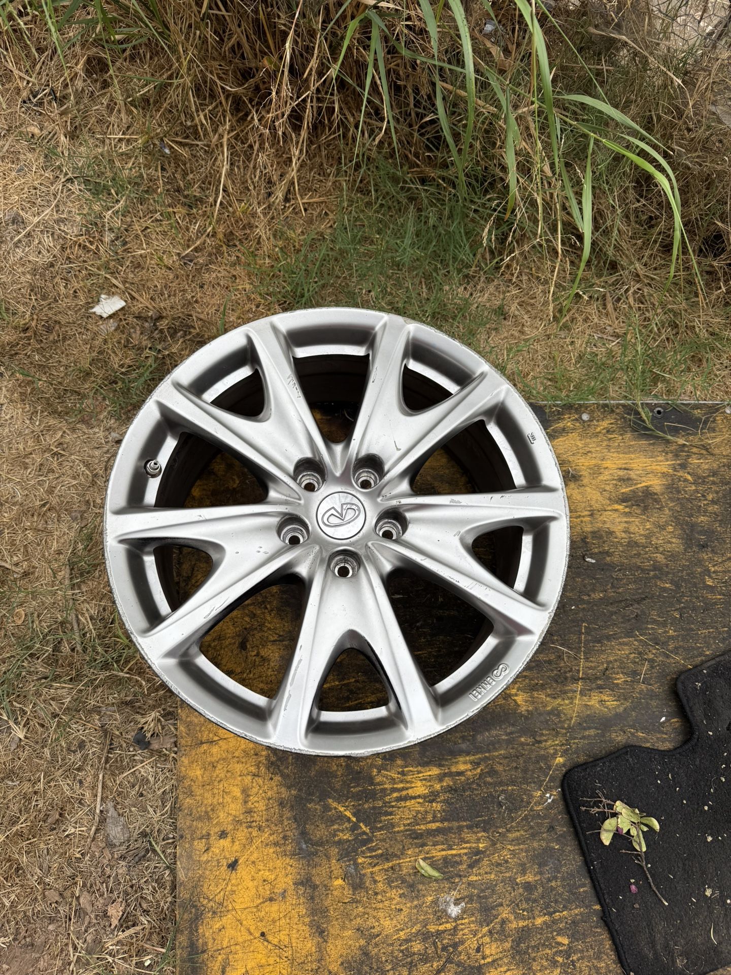 Infiniti G37 Size 18