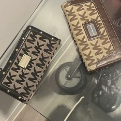 Micheal Kors Tan And Black Logo Wallet Duo 