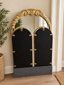 ✨ Beautiful Vintage-Style Gold Tri-Fold Mirror ✨