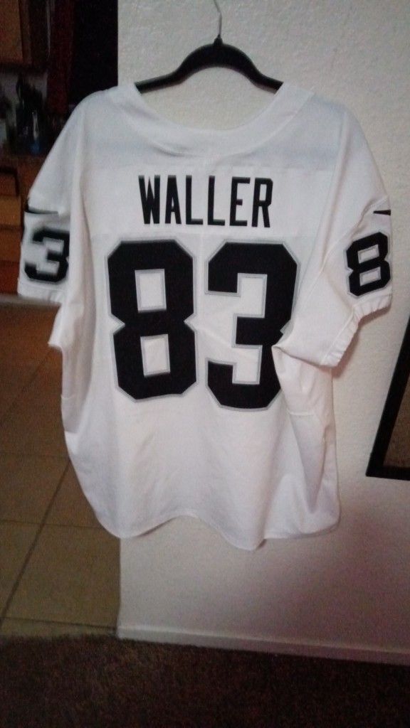 Raiders Jersey #83