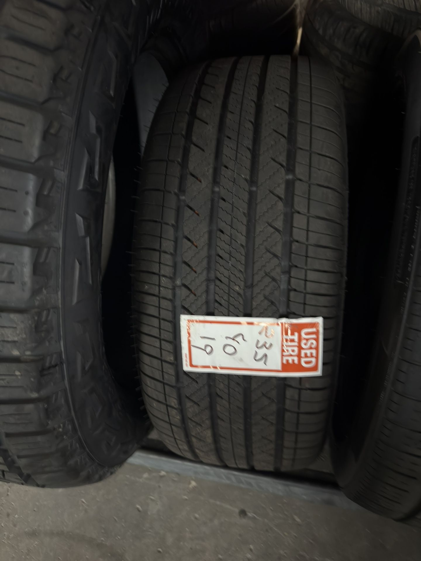 235/40/19 One Tire 🛞 🦈