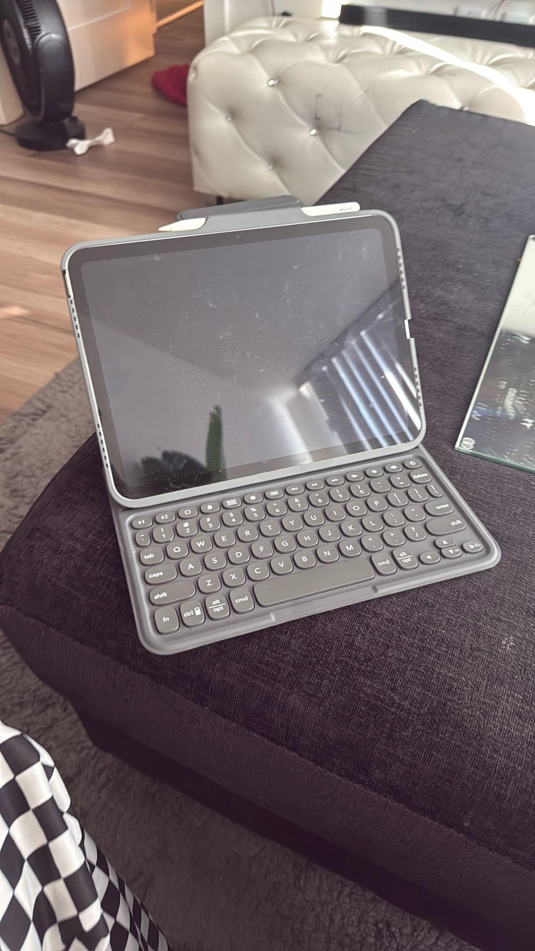 iPad  For Sale W/pin And Keyboard 